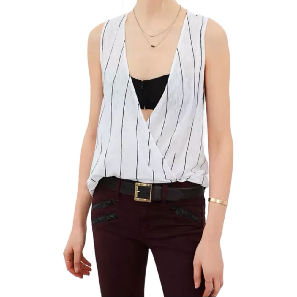 Silence + Noise Womenâs White & Black Emlyn Surplice Tank Top â Sz M